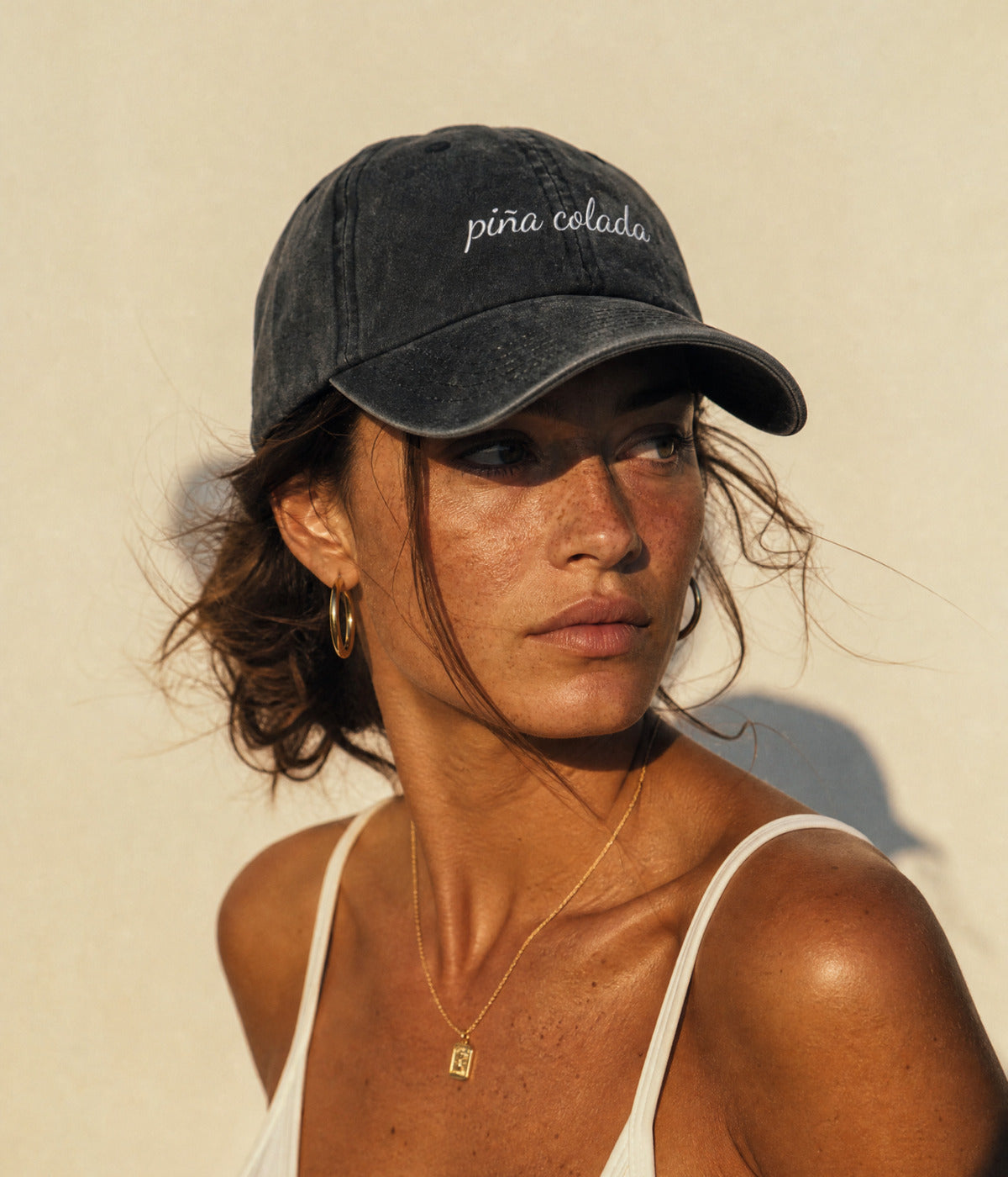 PINA COLADA - CURSIVE. — BLACK worn
