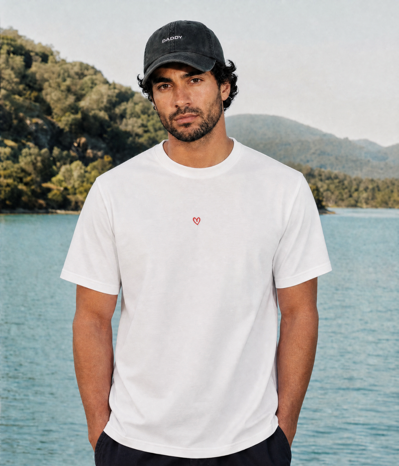 DRAWN HEART TEE.-CAPS