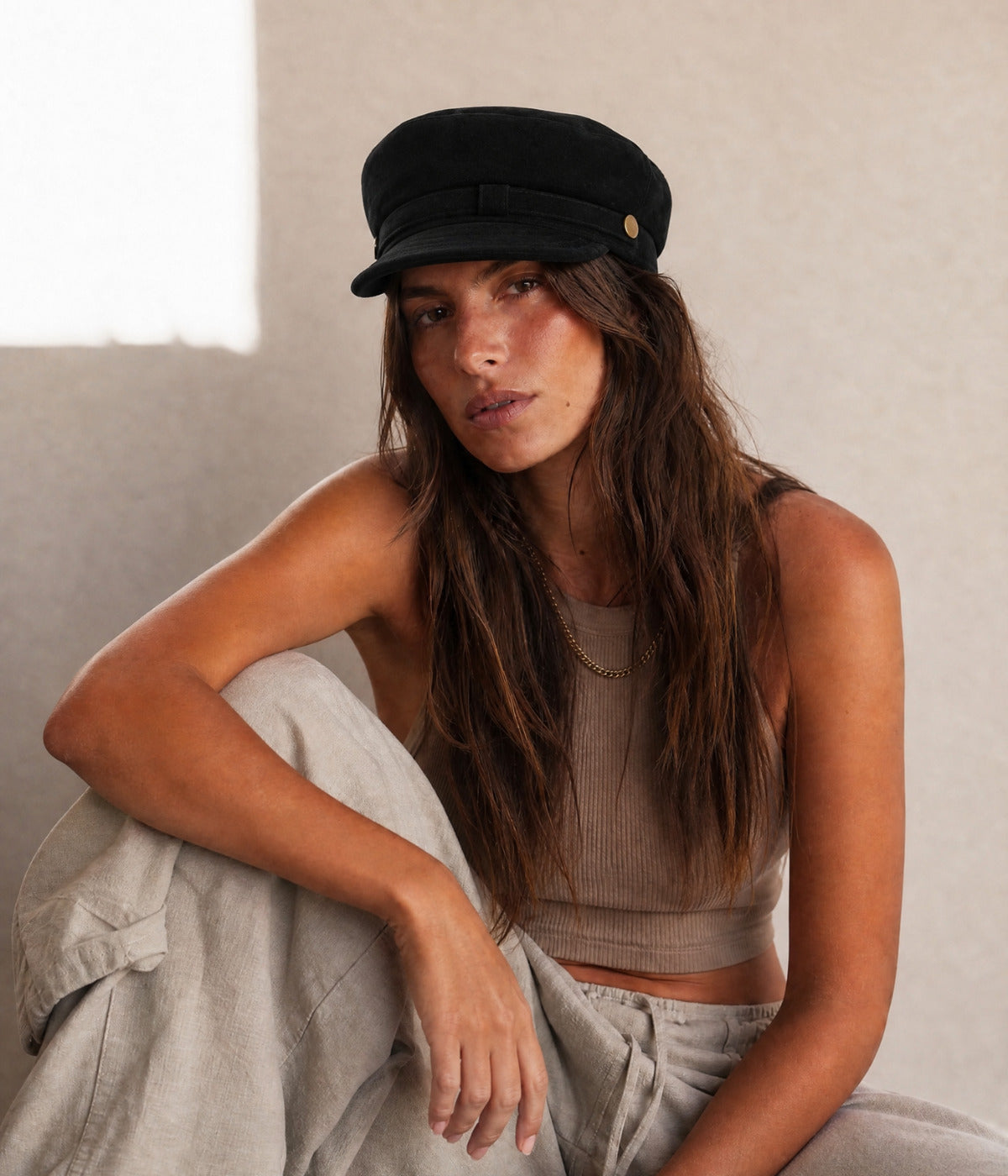 SUEDE SKIPPER. — BLACK worn
