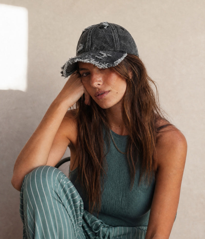SHREDDED DENIM. — BLACK worn