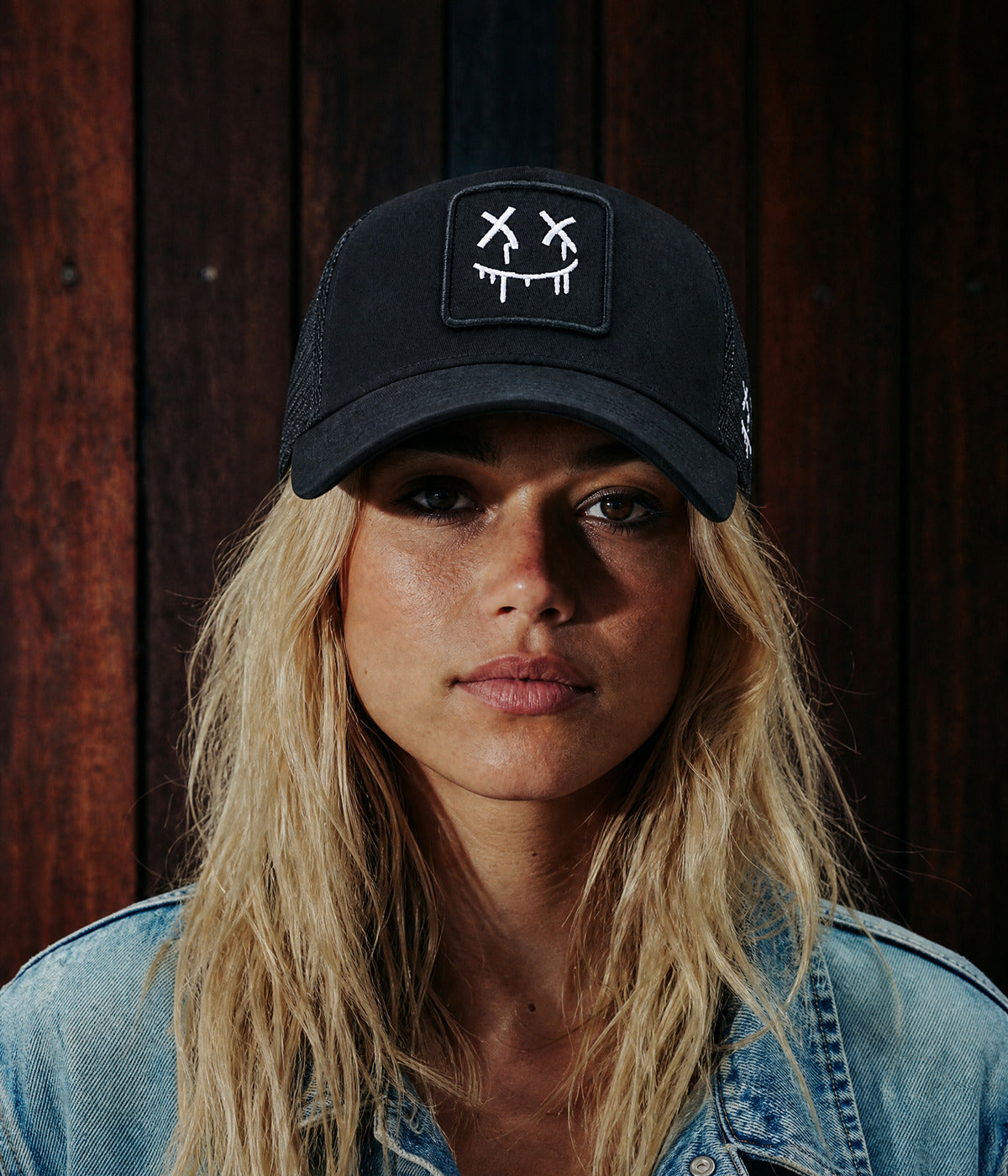 DRIP FACE TRUCKER. — BLACK worn