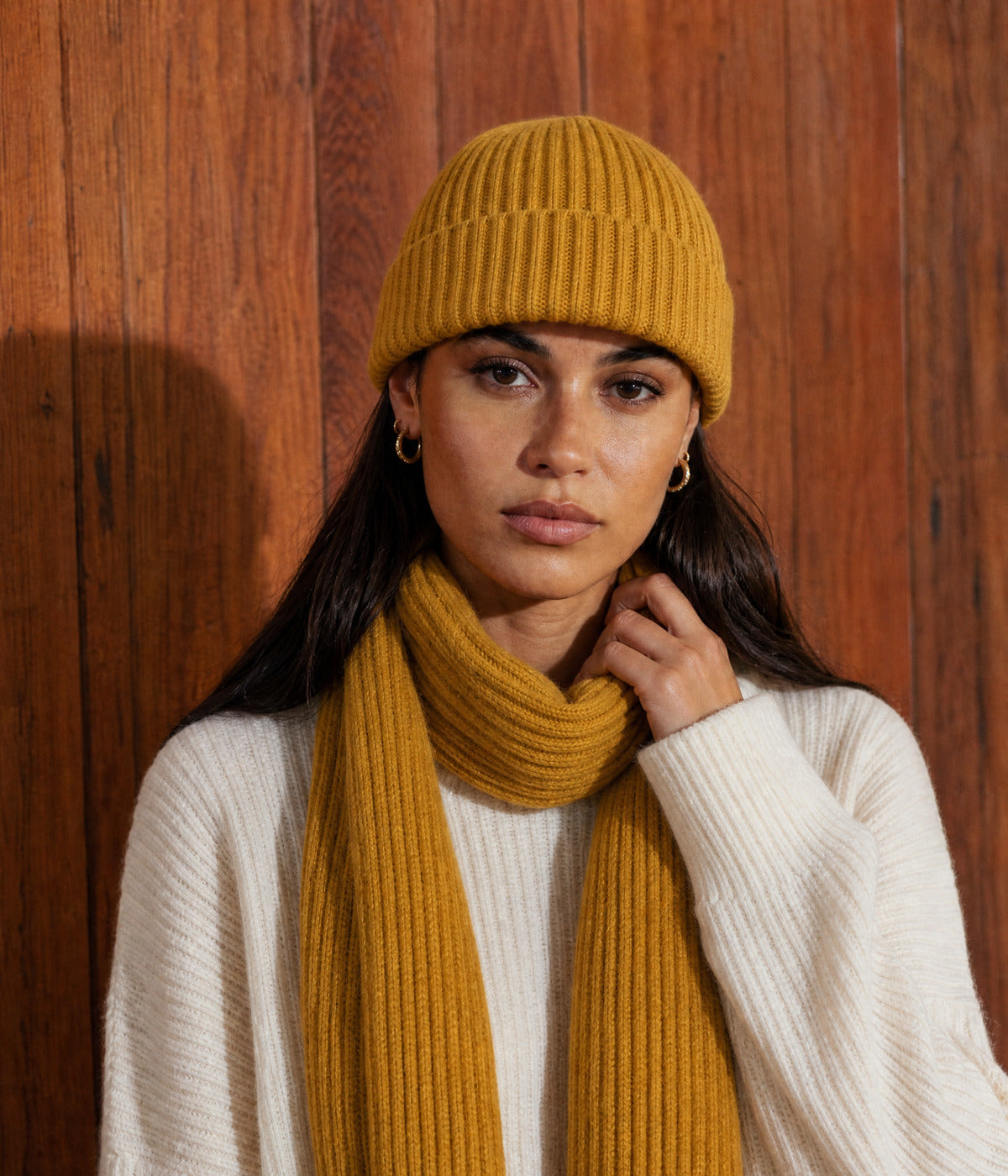CLASSIC SCARF. — YELLOW worn