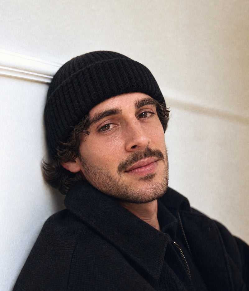FISHERMAN BEANIE - 100% MERINO. — BLACK worn