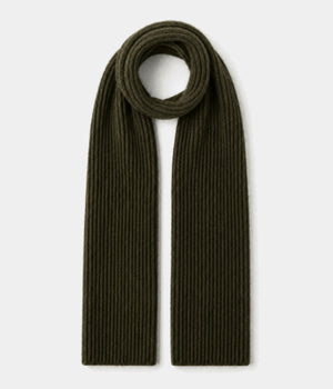 CLASSIC SCARF. knit scarf in ARMY GREEN, front view