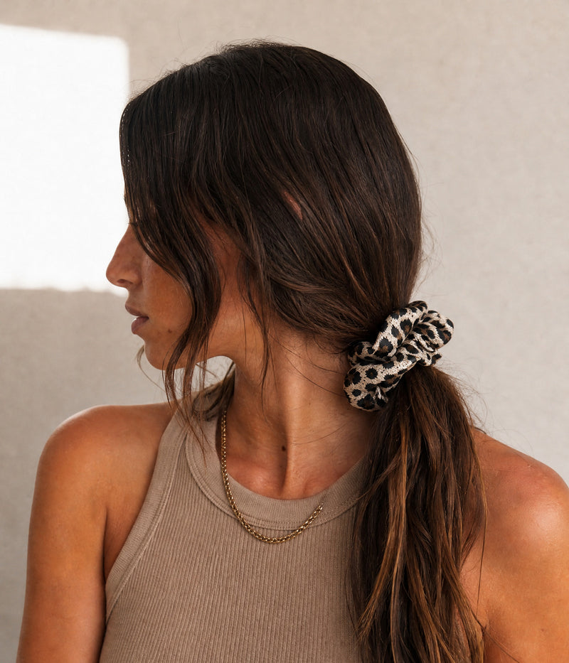 LEOPARD SCRUNCHIE 2-PACK. — LEOPARD worn