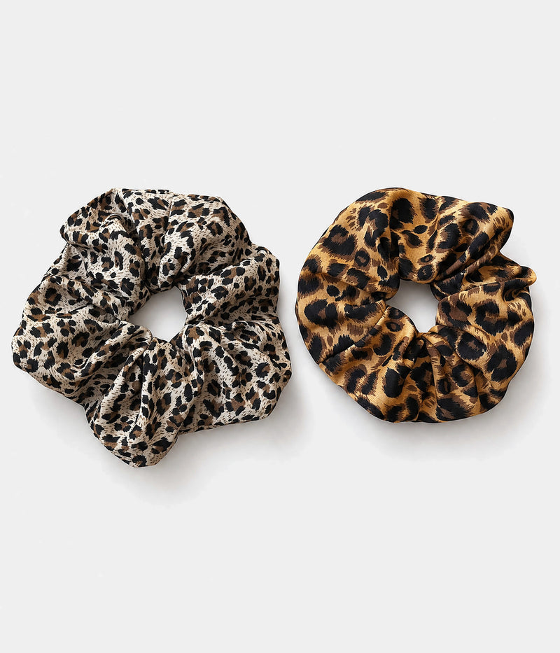 LEOPARD SCRUNCHIE 2-PACK. scrunchie set in LEOPARD, flat-lay view