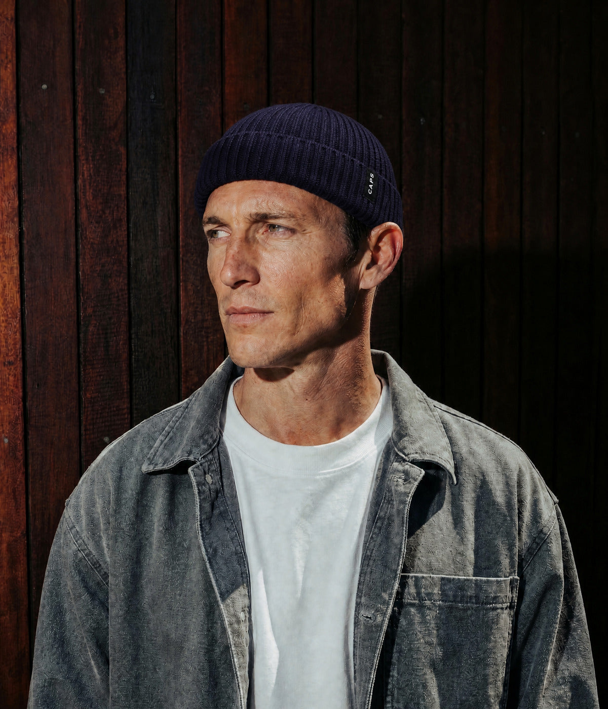 LOGO FISHERMAN BEANIE. — NAVY worn