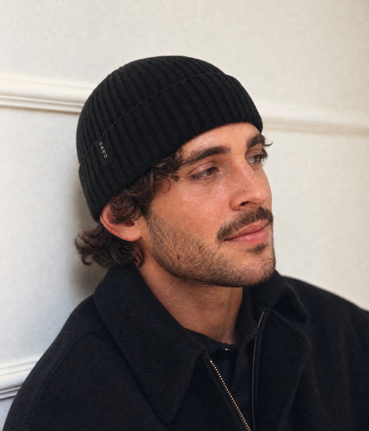LOGO FISHERMAN BEANIE - 100% MERINO. — BLACK worn