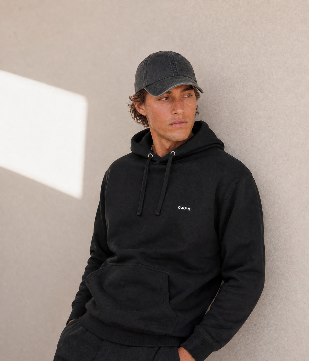 LOGO HOODIE. on model