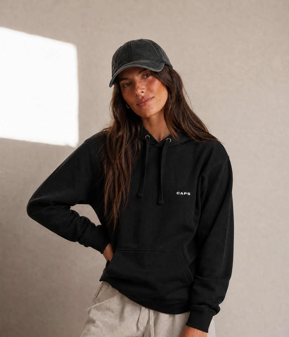 LOGO HOODIE. on model