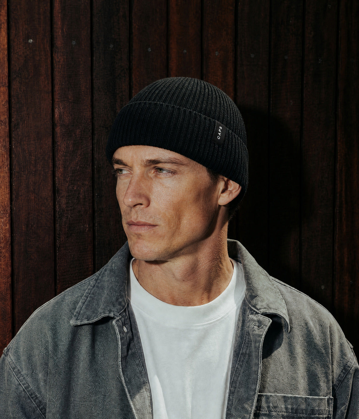 LOGO MERINO BEANIE. — BLACK worn