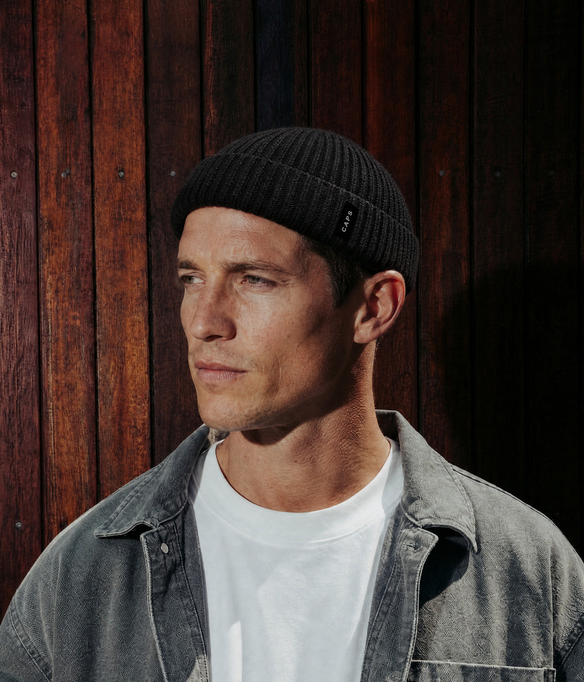 LOGO MERINO MIX. — BLACK worn