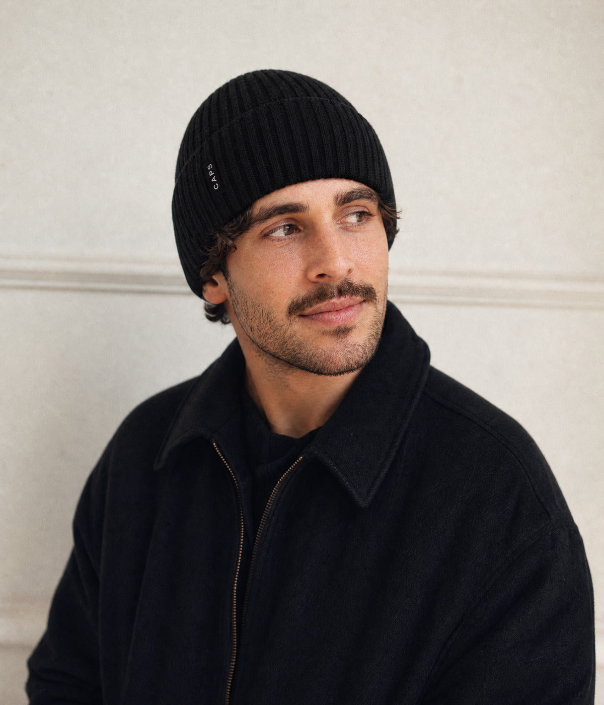 LOGO MID FIT BEANIE. — BLACK worn