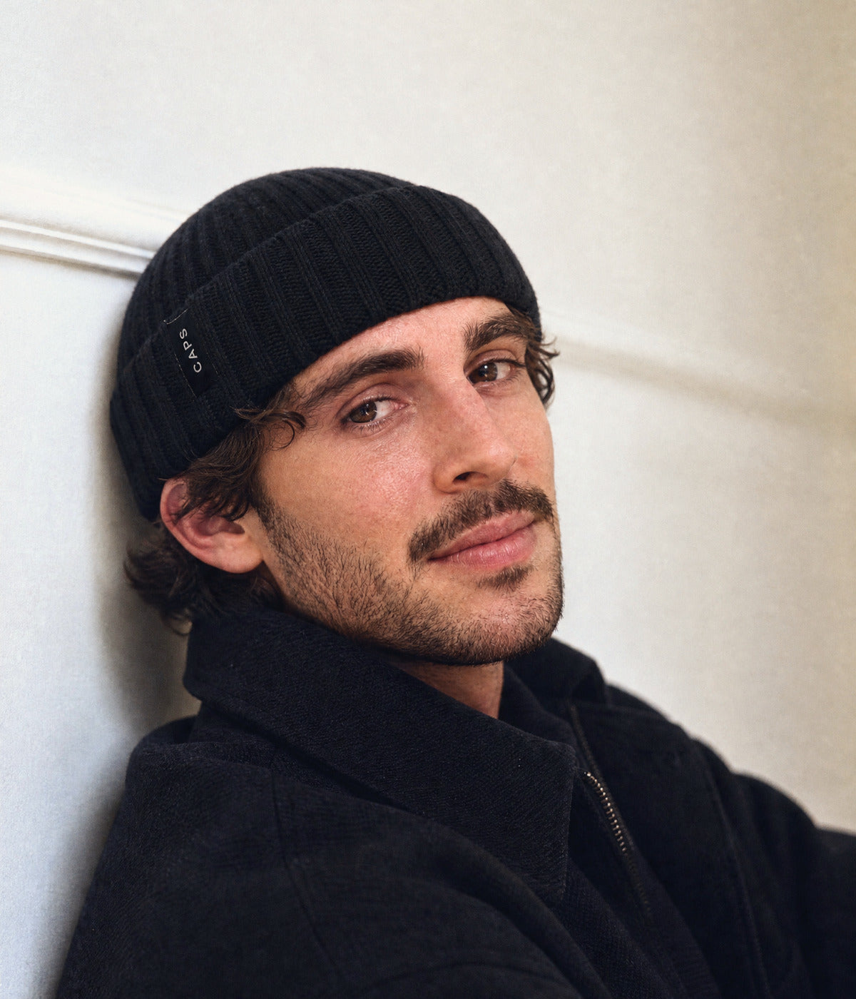 LOGO WOOL FISHERMAN BEANIE. — BLACK worn