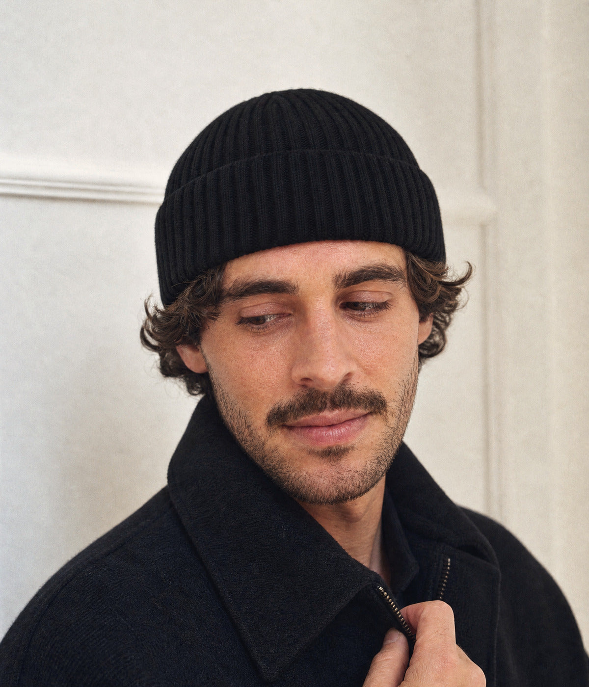 MERINO MIX. — BLACK worn