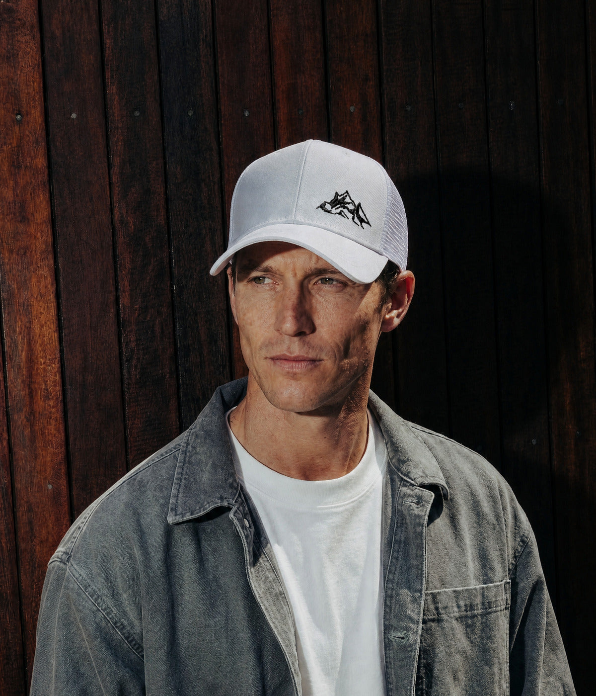 MONO TRUCKER. WHITE worn by a man