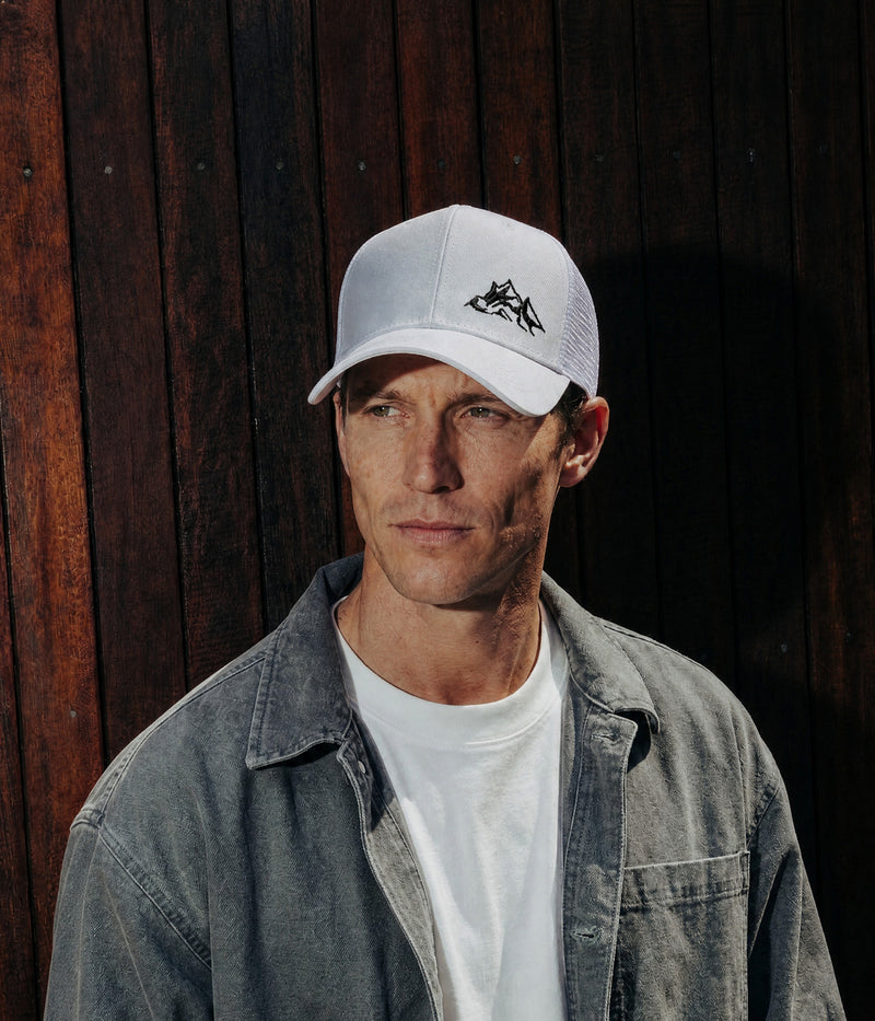 MONO TRUCKER. WHITE worn by a man