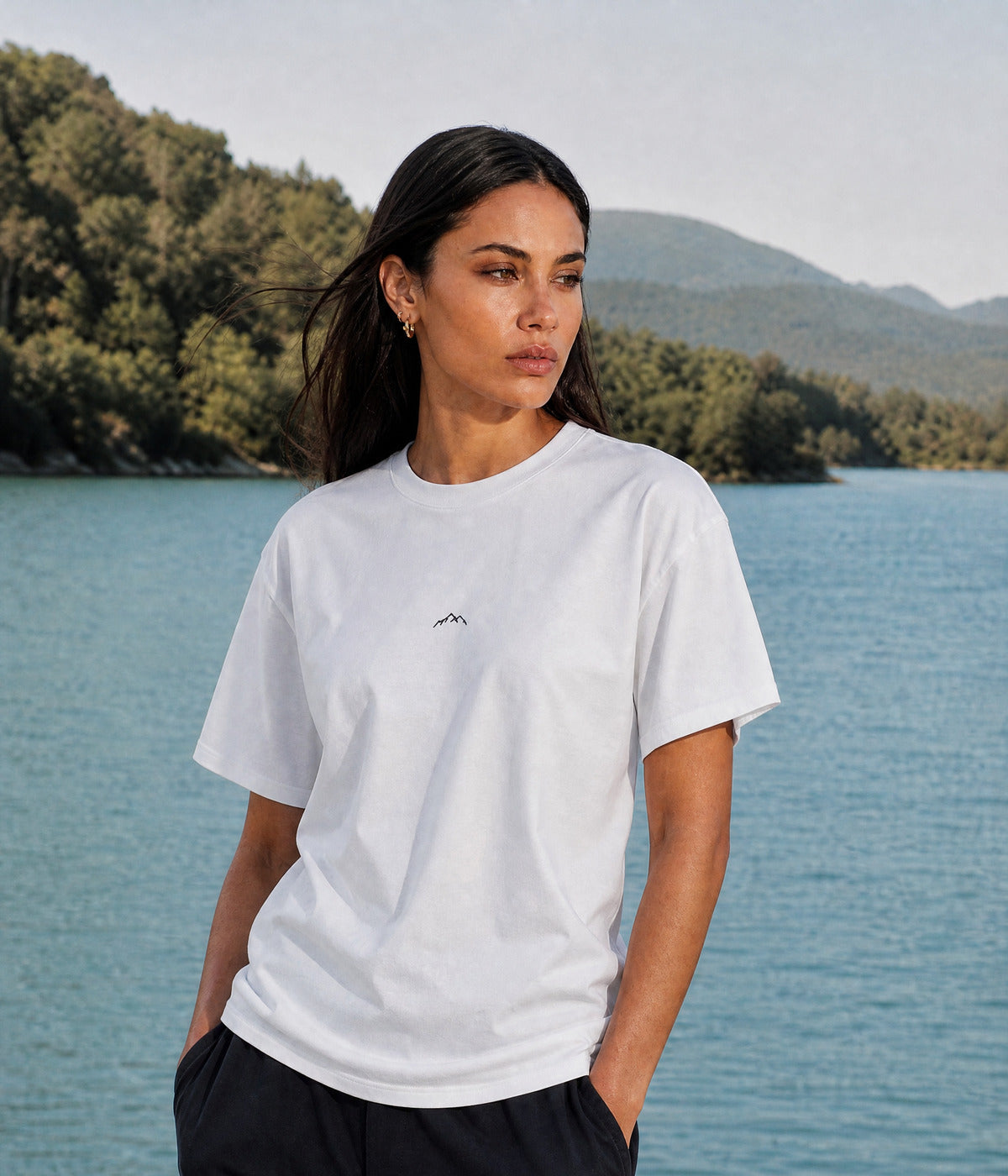 MOUNTAINS TEE. WHITE worn by a woman