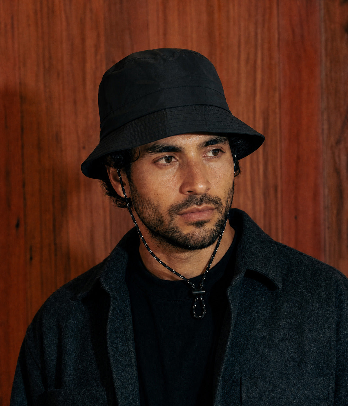 QUICK DRY BUCKET. BLACK worn by a man
