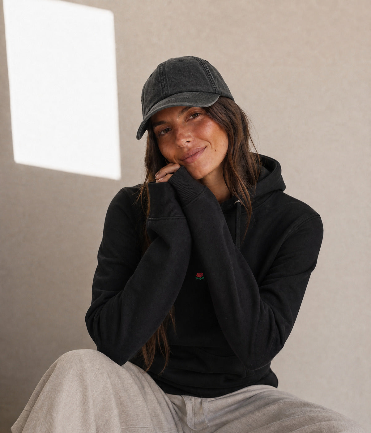 ROSE HOODIE. on model