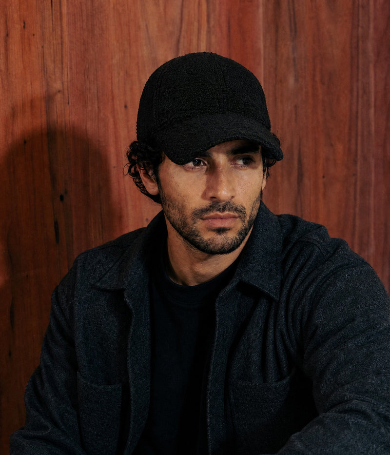 TEDDY CAP. BLACK worn by a man