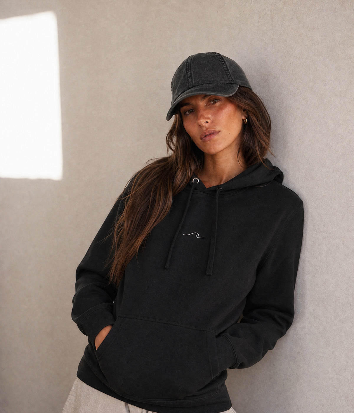 THE WAVE HOODIE. on model