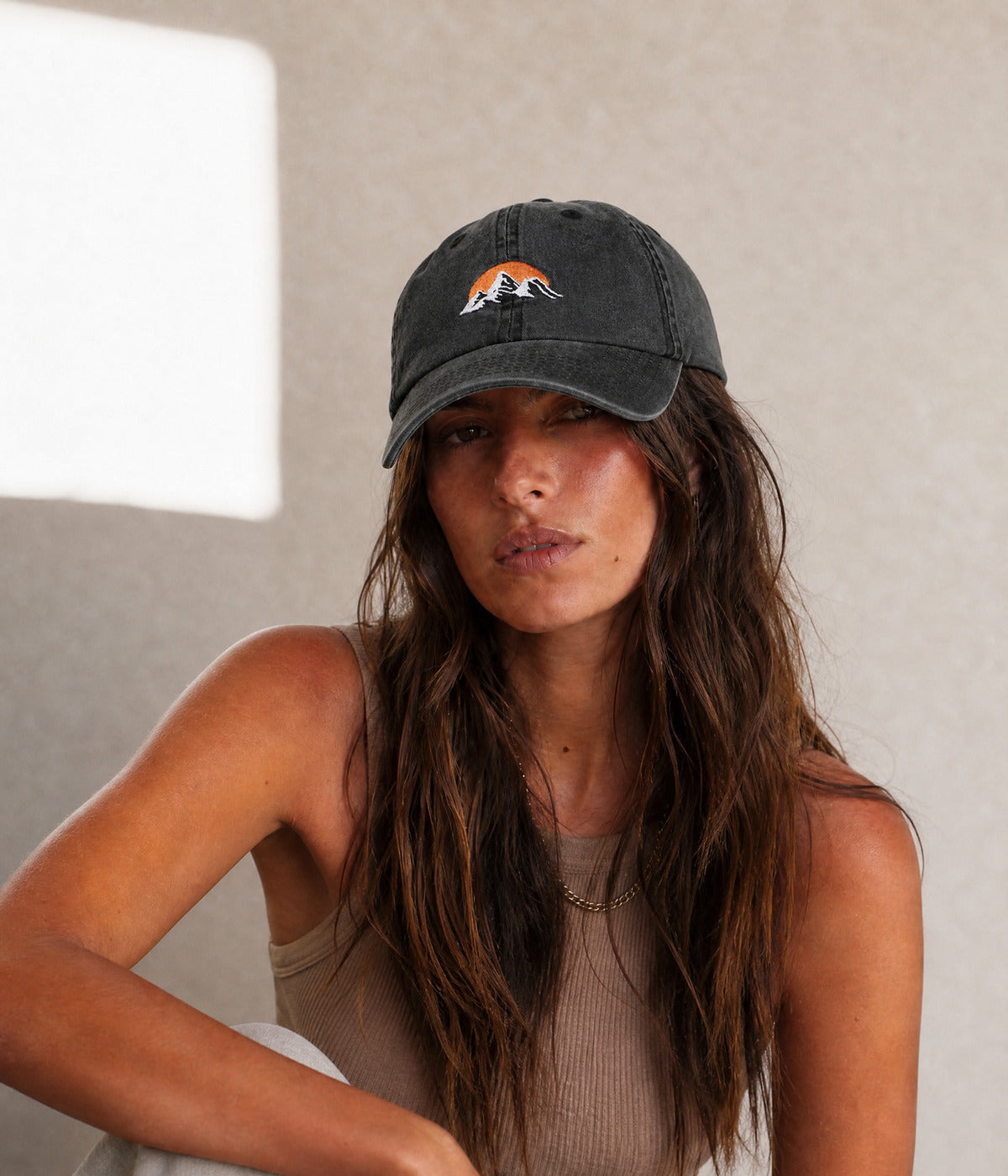 WASHED SUNRISE. BLACK worn by a woman