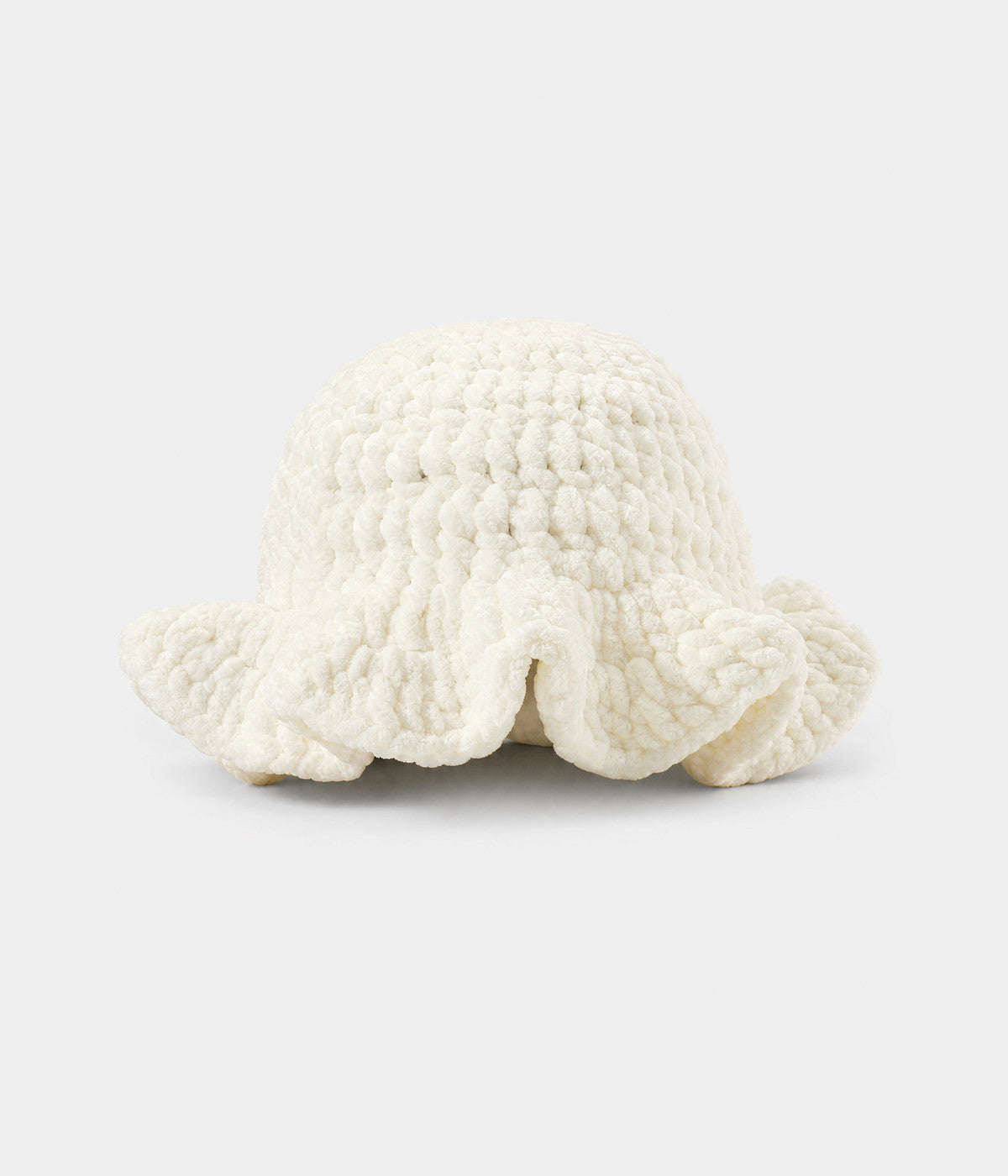 CROCHET RUFFLE BUCKET. crochet bucket hat in WHITE, front view